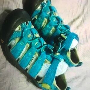 Keen New Port Sandals Youth size 5 Teal Blue
